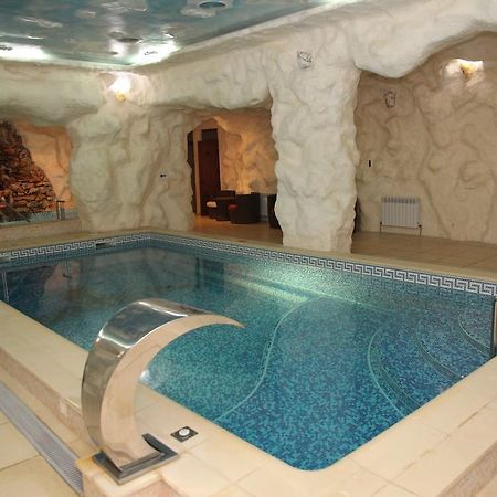 Kleopatra Vip Hotel Kamjanets-Podilsky Buitenkant foto