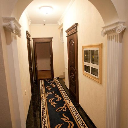 Kleopatra Vip Hotel Kamjanets-Podilsky Buitenkant foto