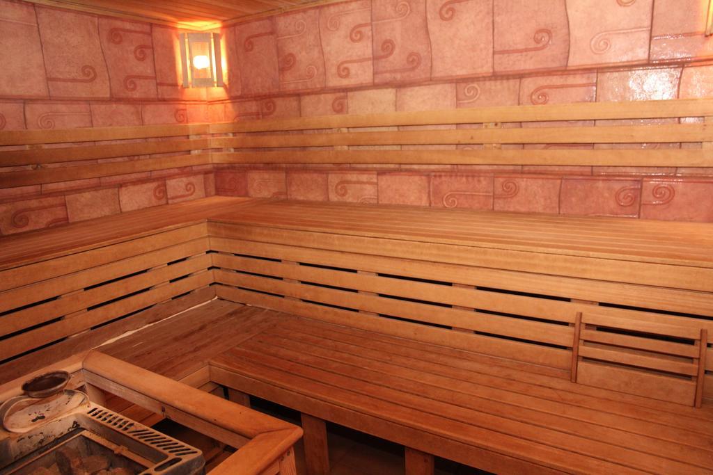Kleopatra Vip Hotel Kamjanets-Podilsky Buitenkant foto