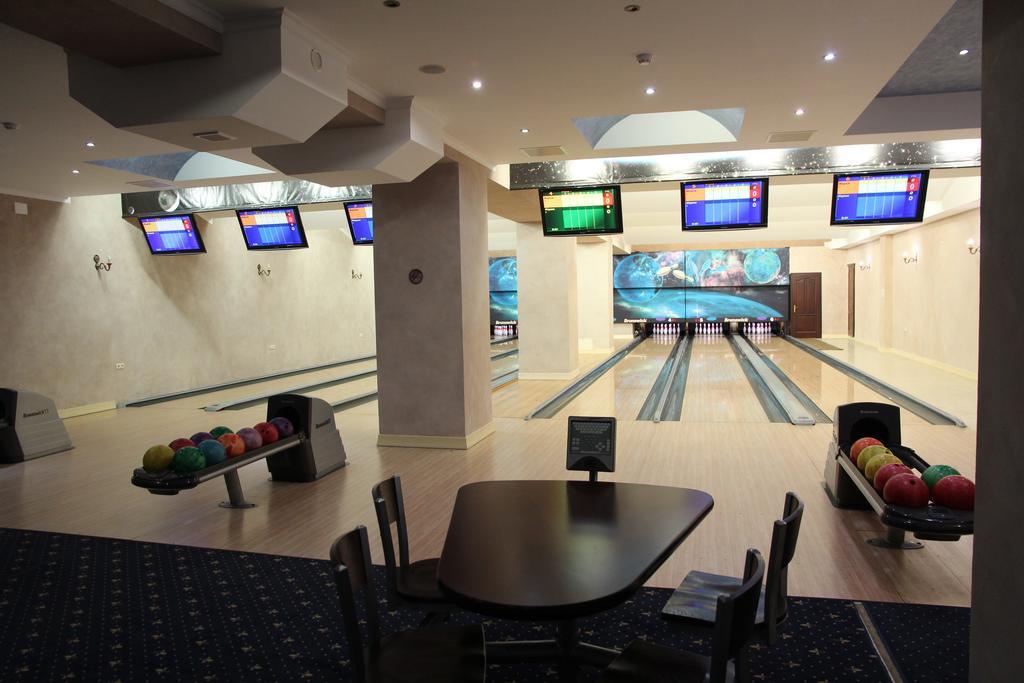 Kleopatra Vip Hotel Kamjanets-Podilsky Buitenkant foto