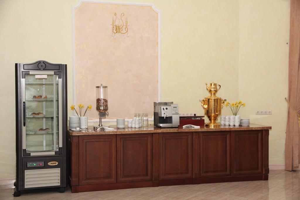 Kleopatra Vip Hotel Kamjanets-Podilsky Buitenkant foto