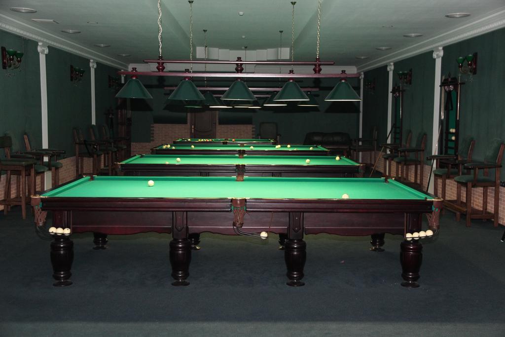 Kleopatra Vip Hotel Kamjanets-Podilsky Buitenkant foto