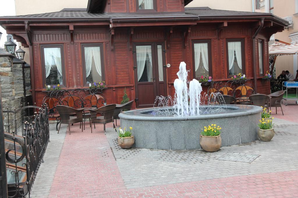 Kleopatra Vip Hotel Kamjanets-Podilsky Buitenkant foto