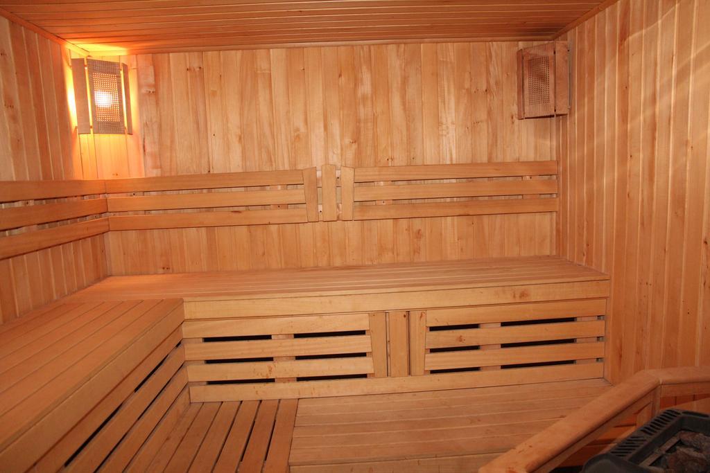 Kleopatra Vip Hotel Kamjanets-Podilsky Buitenkant foto