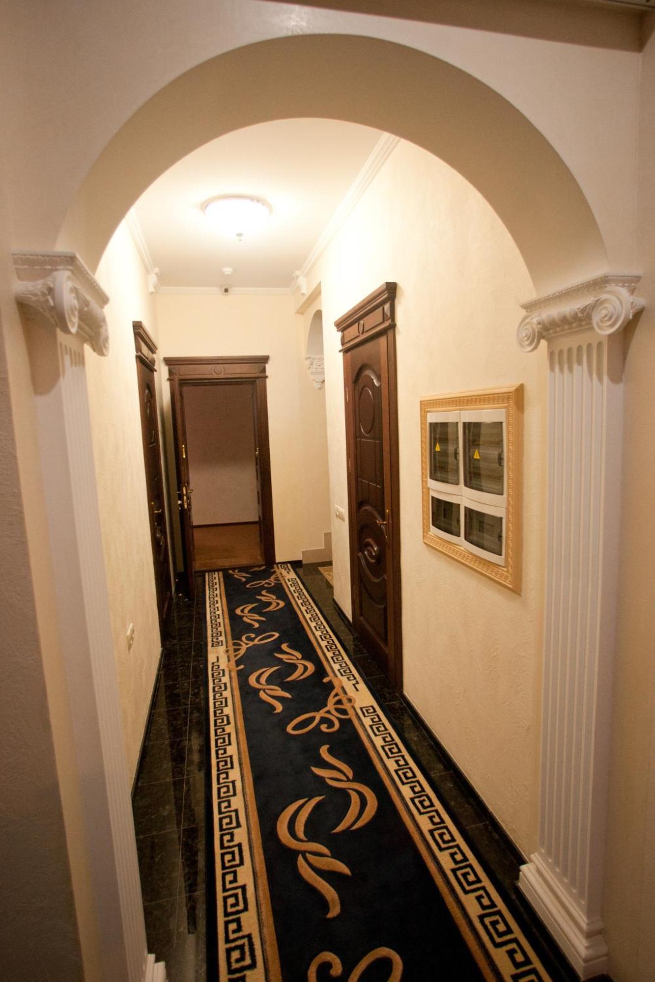 Kleopatra Vip Hotel Kamjanets-Podilsky Buitenkant foto